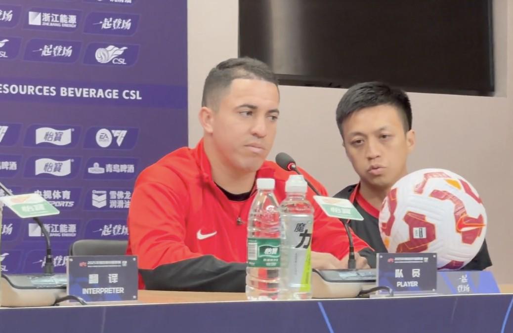 我们的特点, 教练 我们的特点, 教练