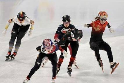 锦标赛揭幕, 年突然修改 锦标赛揭幕, 年突然修改