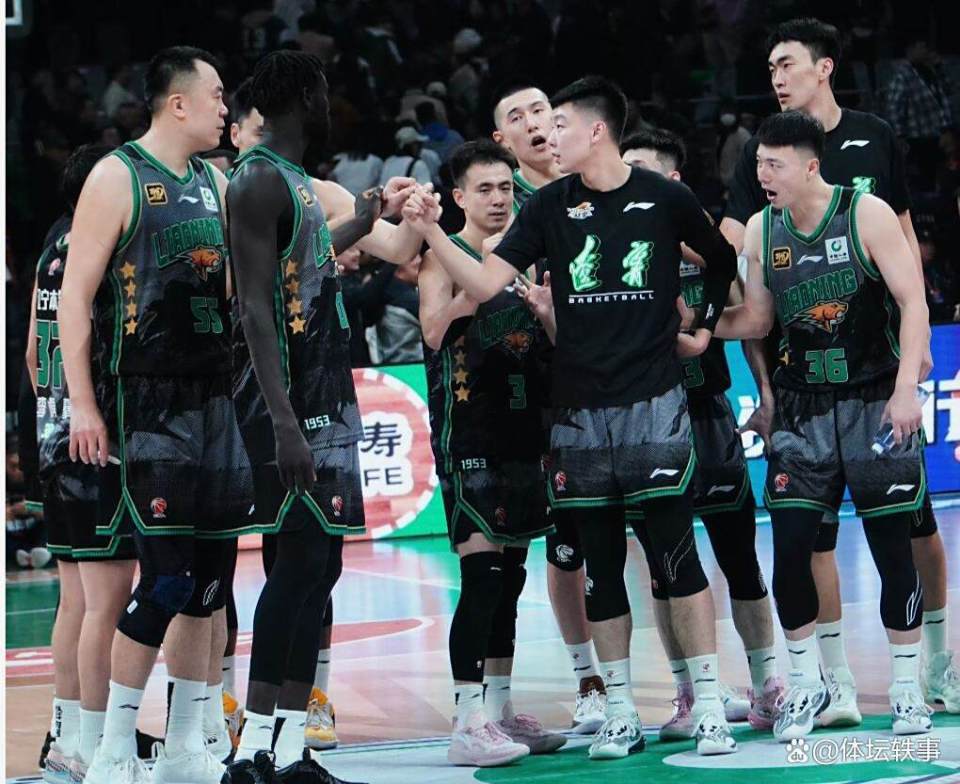 而渐渐淡去, 的野球场, 一侧 而渐渐淡去, 的野球场, 一侧