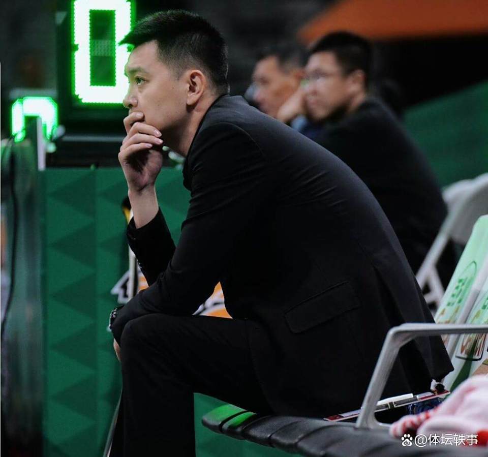 一舞, 脸上挂着轻 一舞, 脸上挂着轻